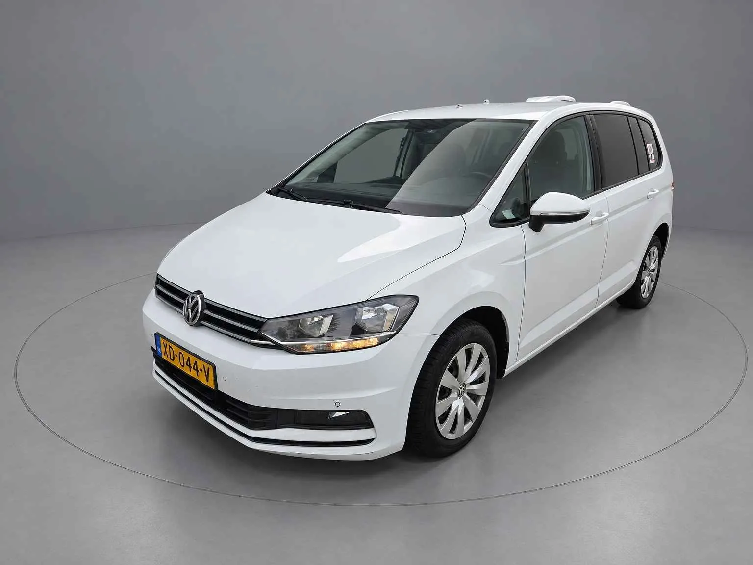 Volkswagen Touran (2019) — foto 1