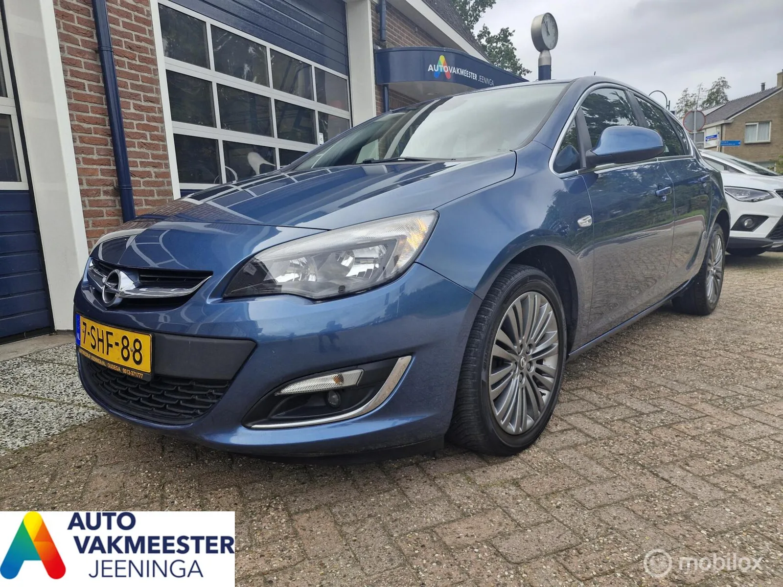 Opel Astra (2013) — foto 1