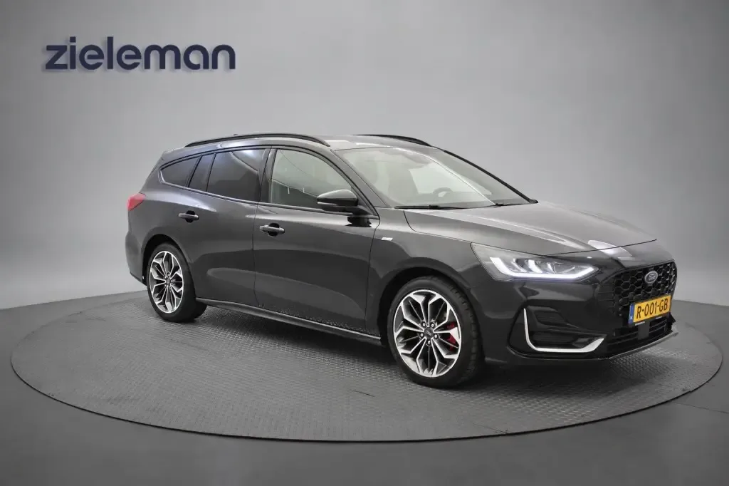 Ford Focus (2022) — foto 1