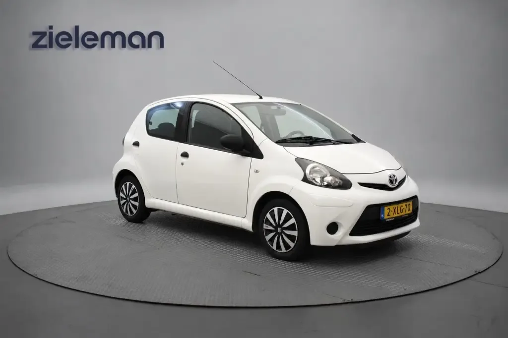 Toyota Aygo (2014) — foto 1