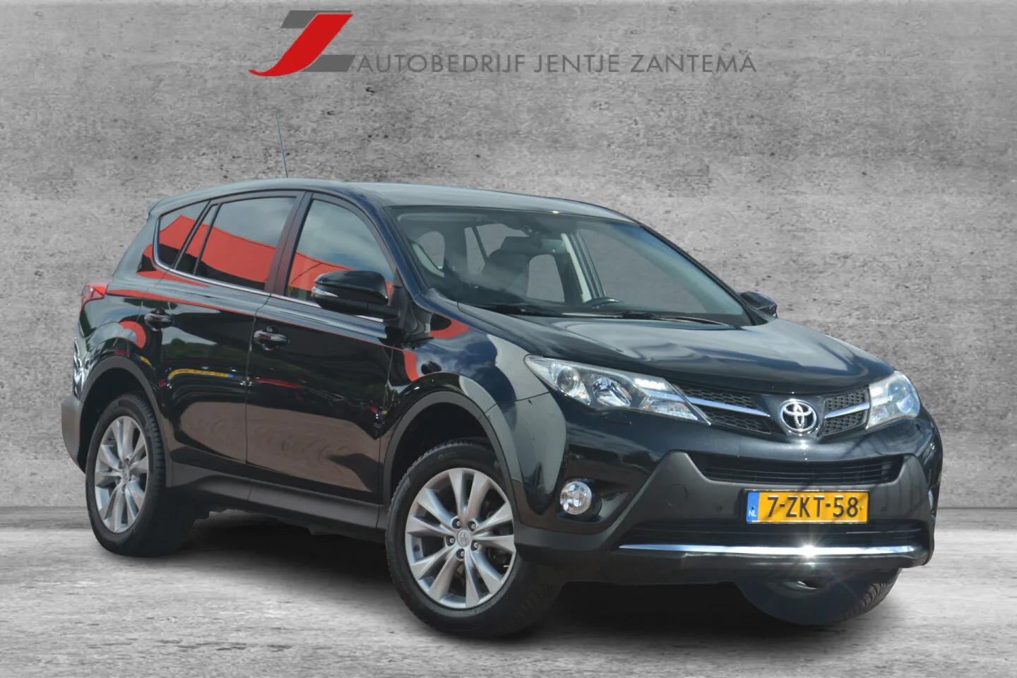 Toyota RAV4 (2015) — foto 1