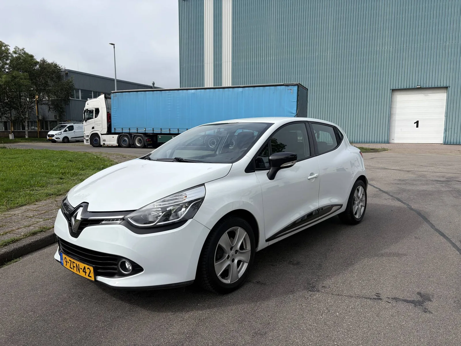 Renault Clio (2015) — foto 1