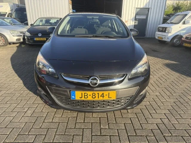 Opel Astra (2016) — foto 1