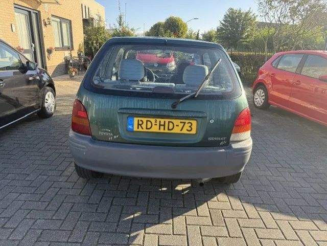 Toyota Starlet (1997) — foto 1