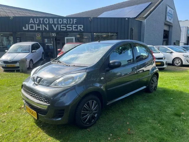 Peugeot 107 (2011) — foto 1
