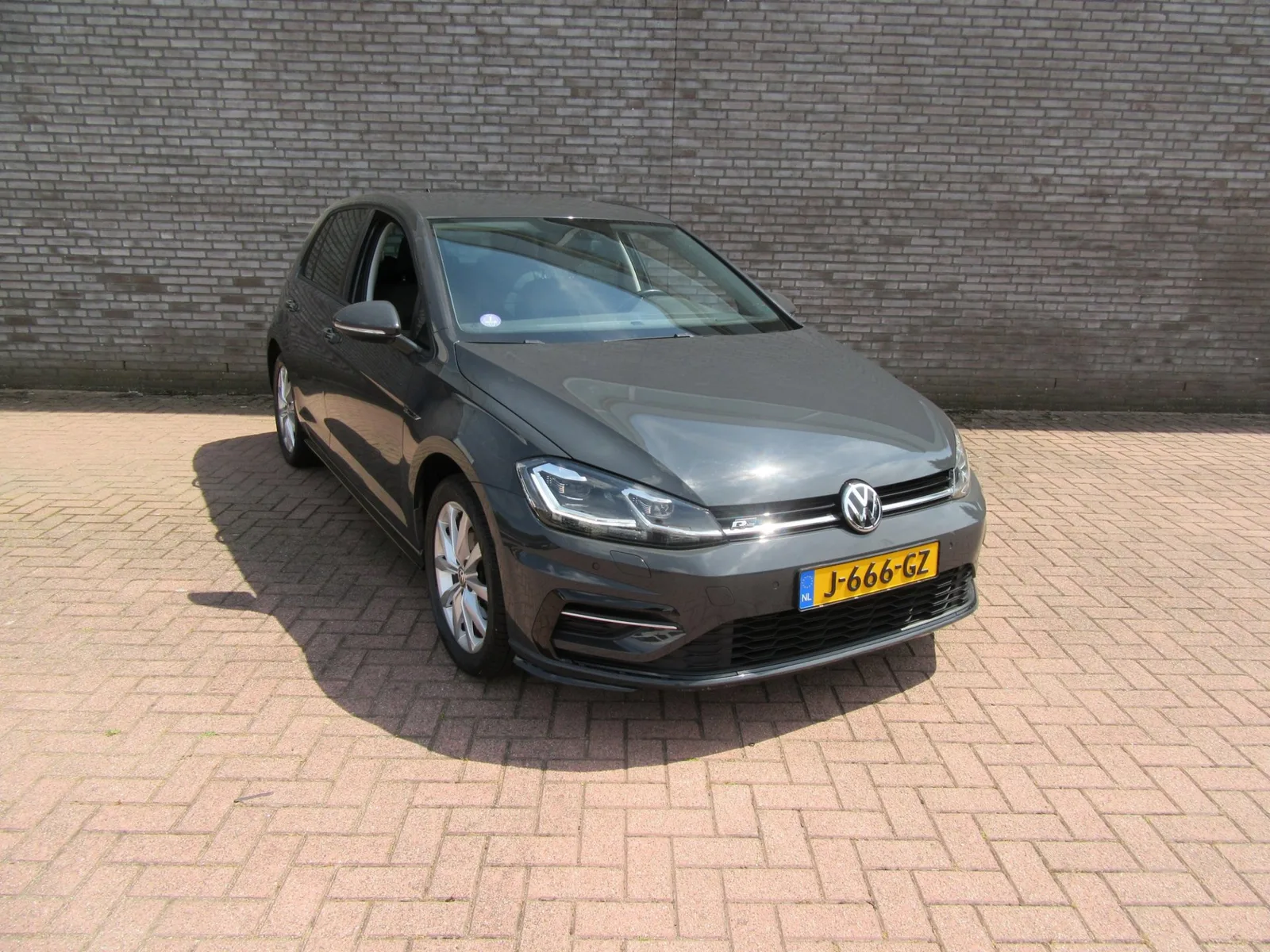 Volkswagen Golf (2019) — foto 1