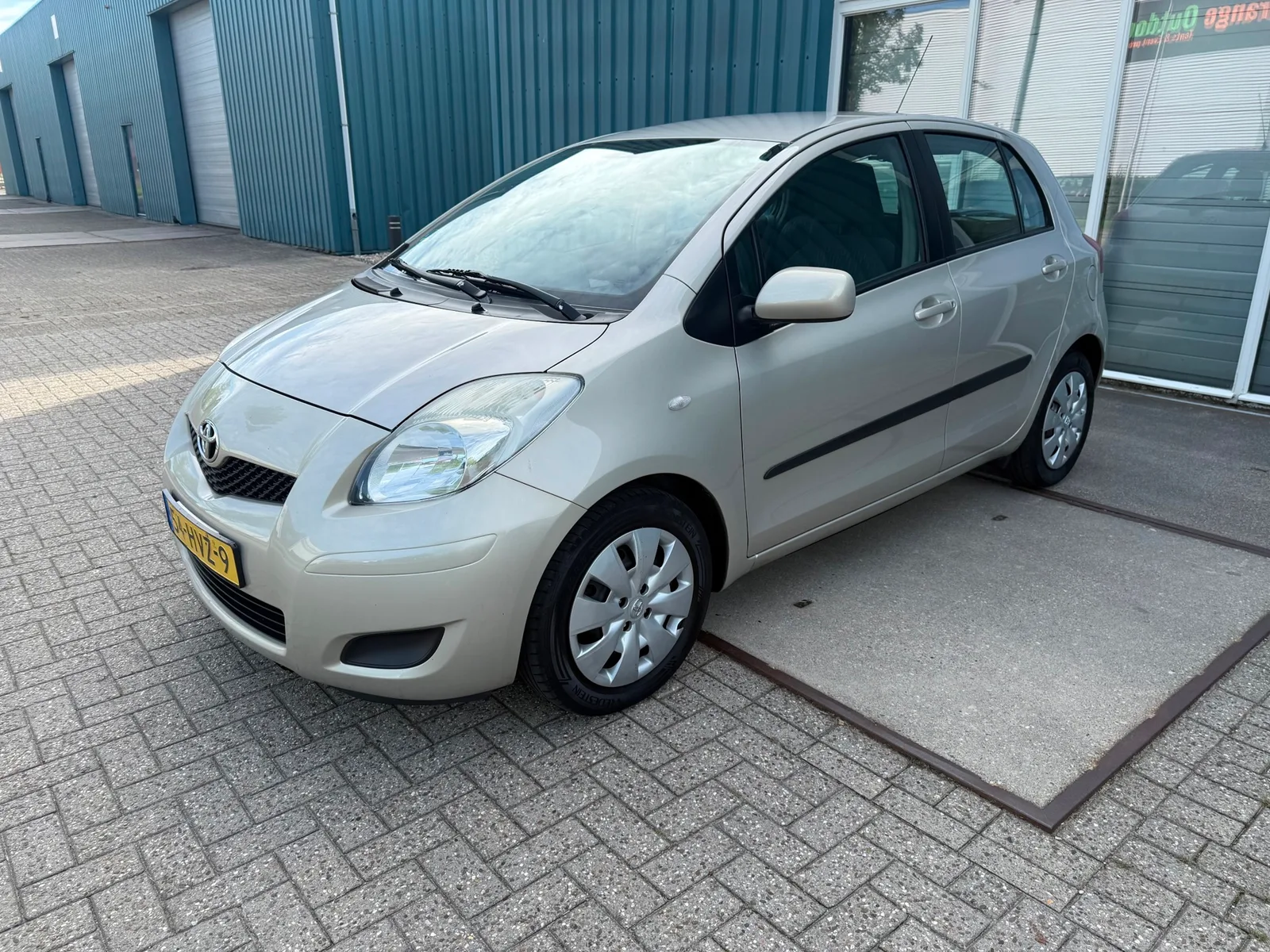 Toyota Yaris (2009) — foto 1