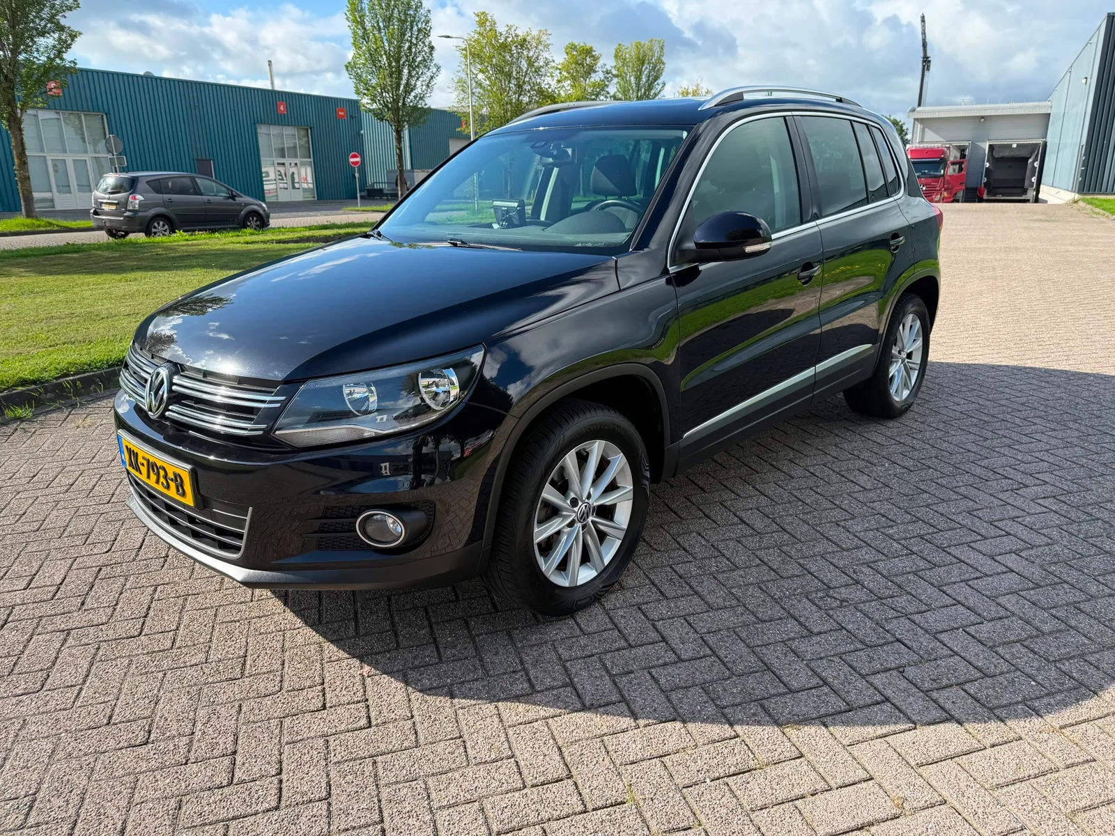 Volkswagen Tiguan (2012) — foto 1