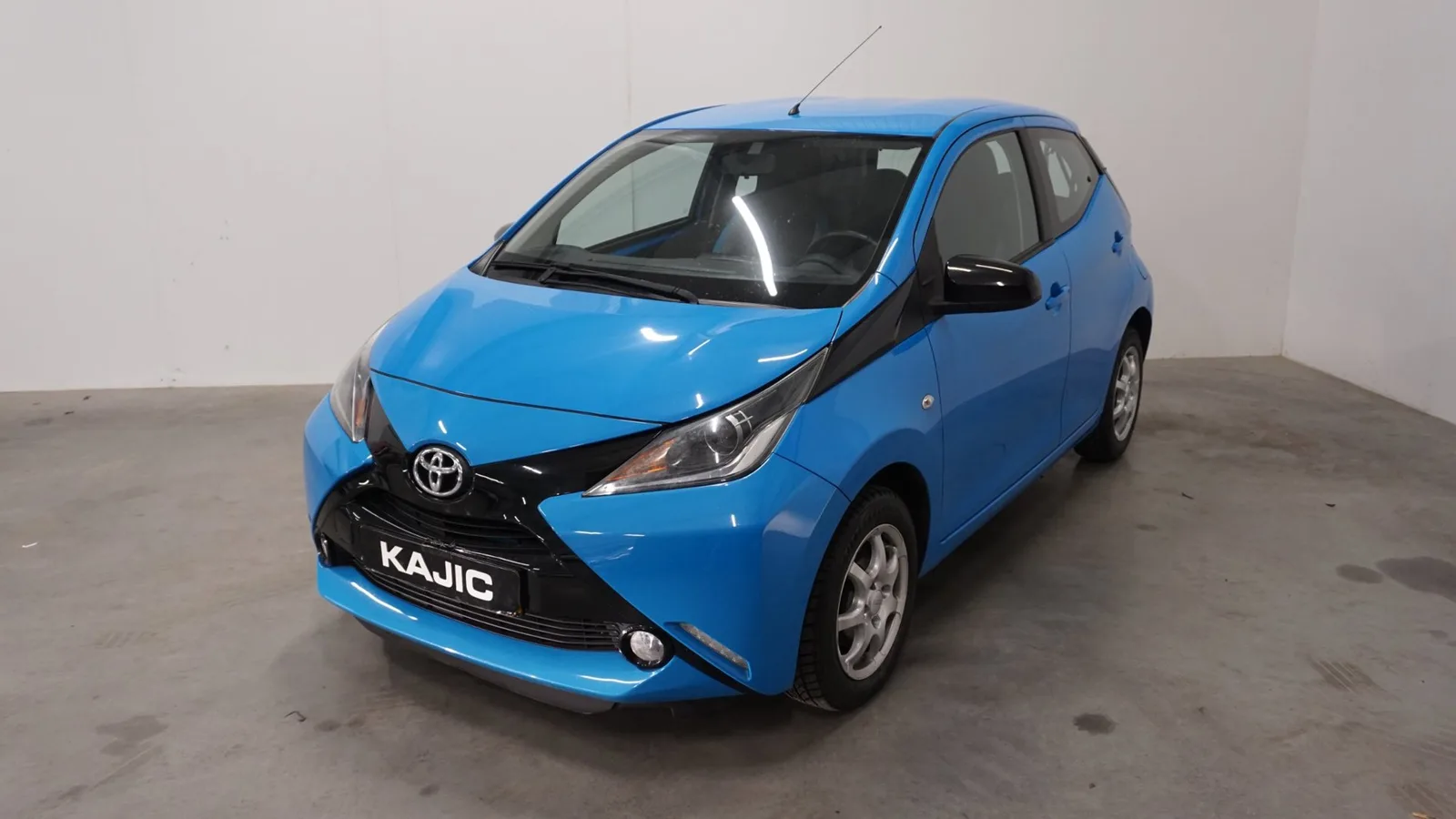 Toyota Aygo (2015) — foto 1