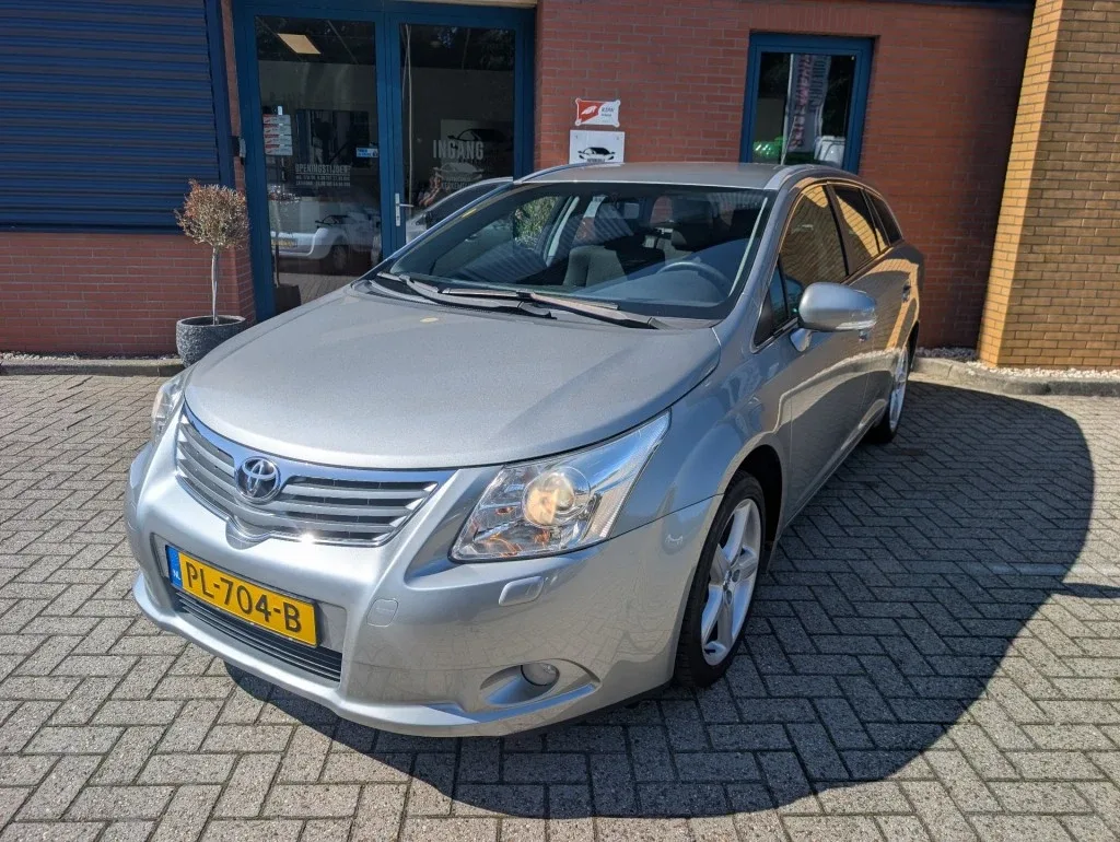 Toyota Avensis (2009) — foto 1