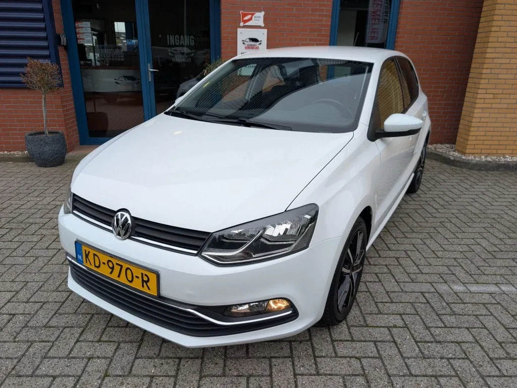 Volkswagen Polo (2015) — foto 1