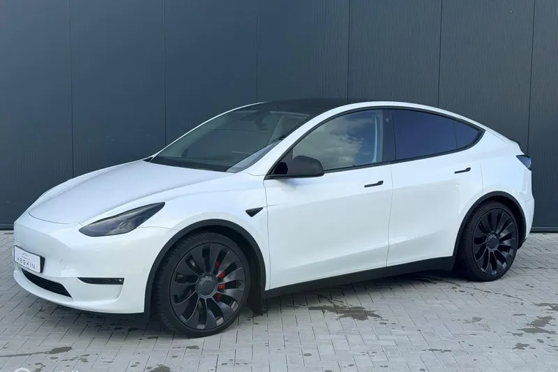 Tesla Model Y (2022)