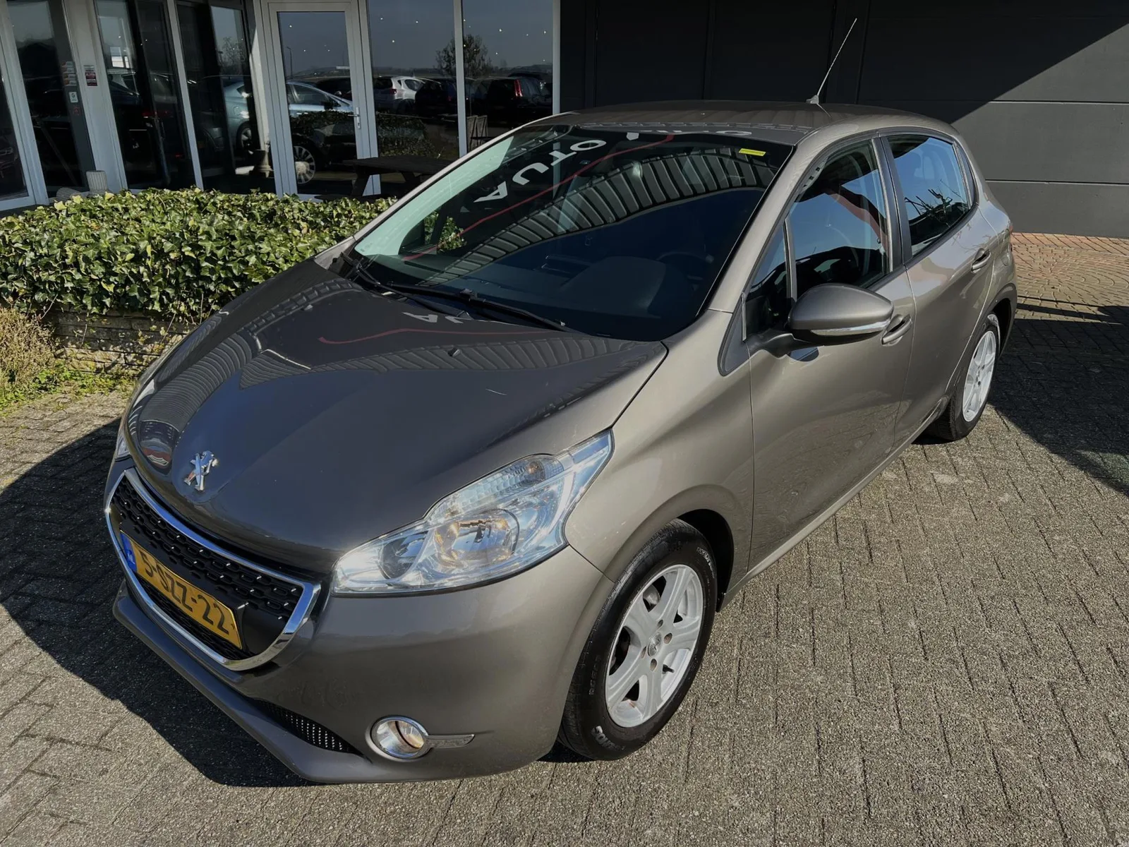 Peugeot 208 (2013) — foto 1