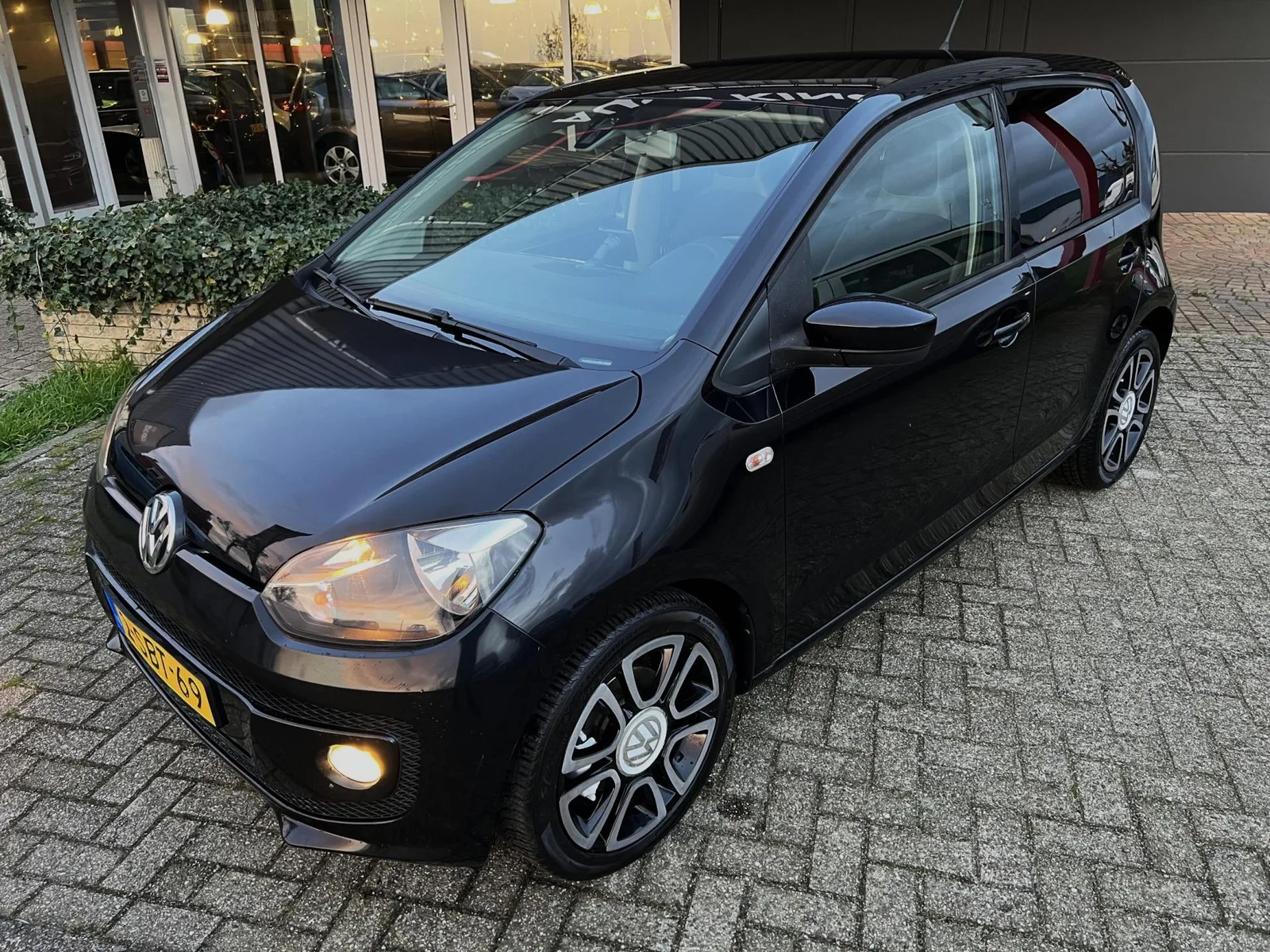 Volkswagen Up! (2013) — foto 1
