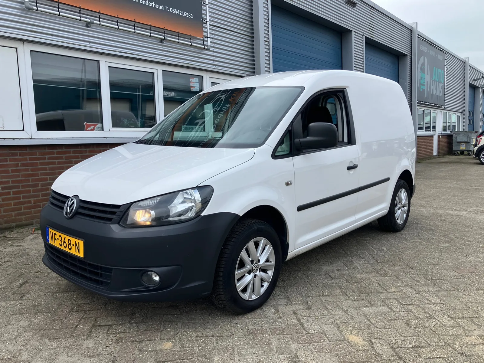 Volkswagen Caddy (2013) — foto 1