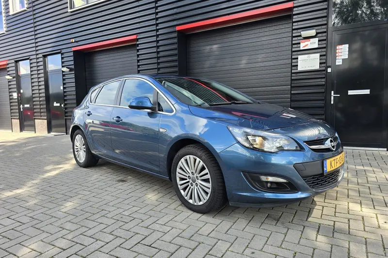 Opel Astra (2014)