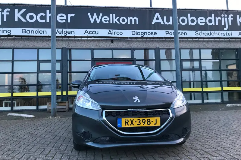 Peugeot 208 (2015)