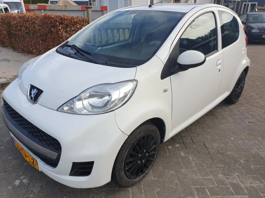 Peugeot 107 (2007) — foto 1