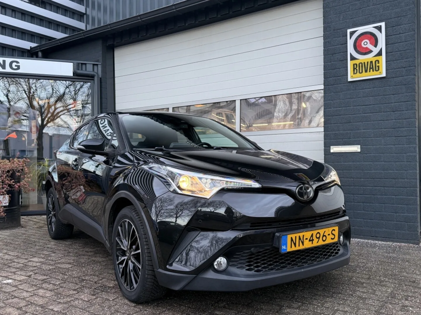 Toyota C-HR (2017) — foto 1