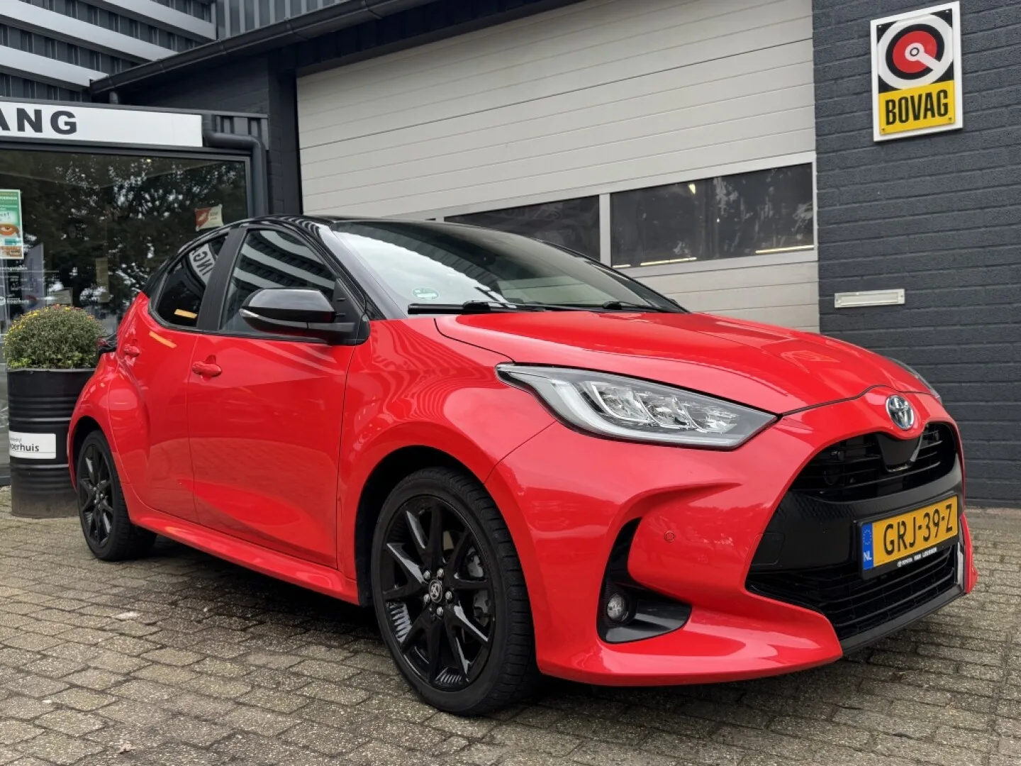 Toyota Yaris (2024) — foto 1
