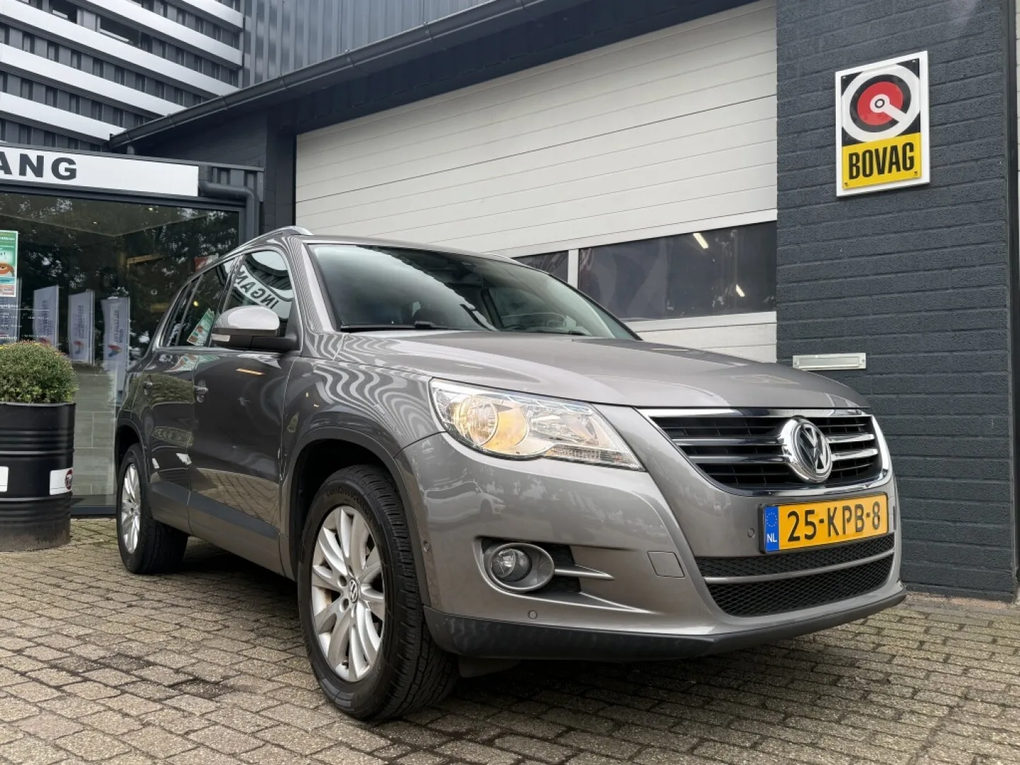 Volkswagen Tiguan (2010) — foto 1