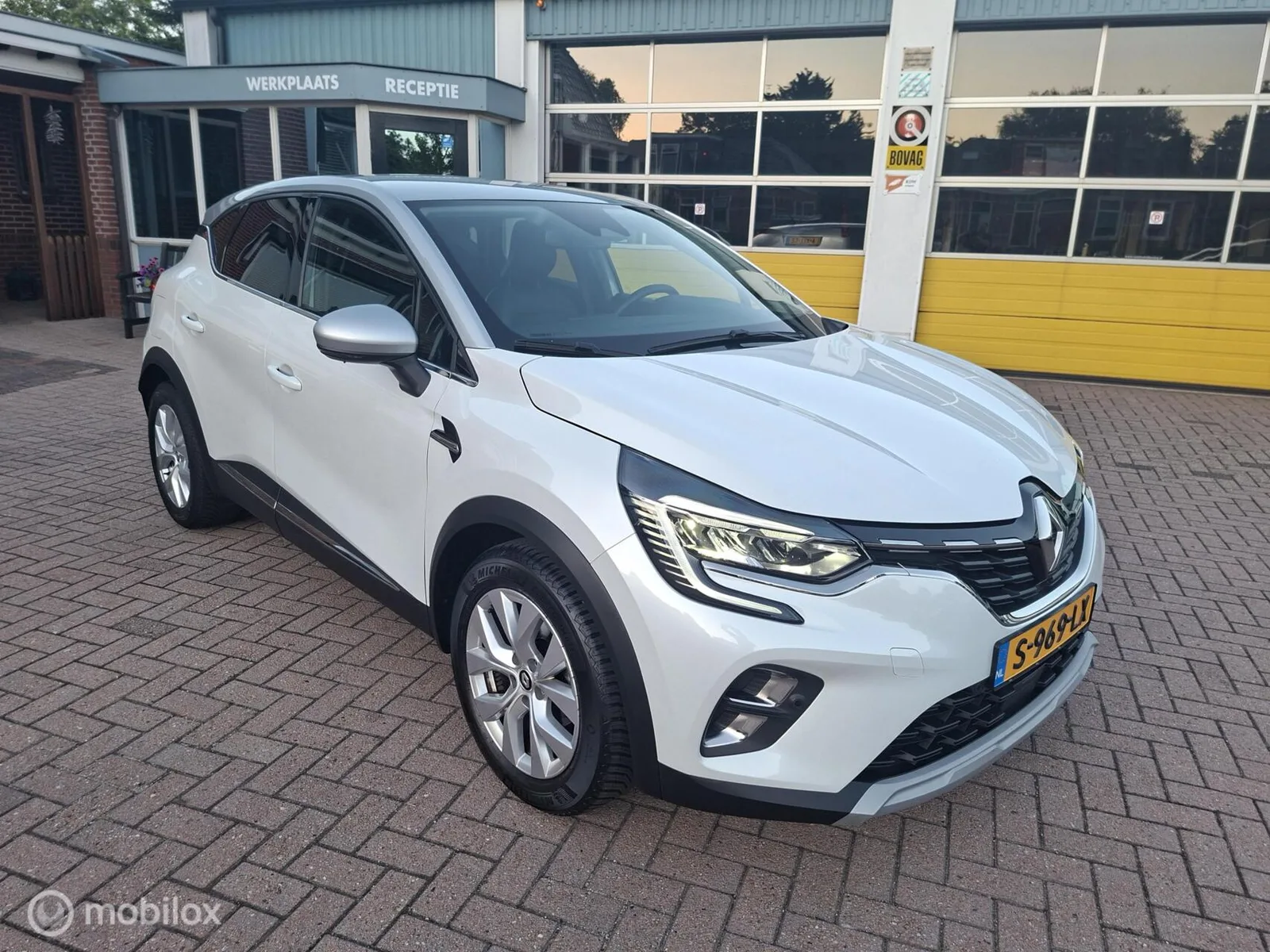 Renault Captur (2023) — foto 1