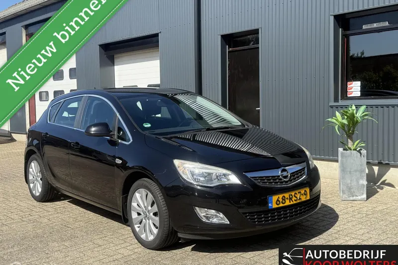 Opel Astra (2011)