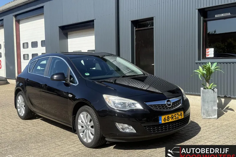 Opel Astra (2011)