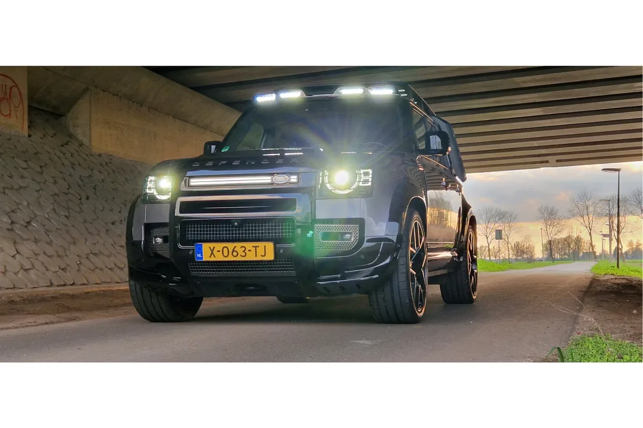 Land Rover Defender (2021) — foto 1
