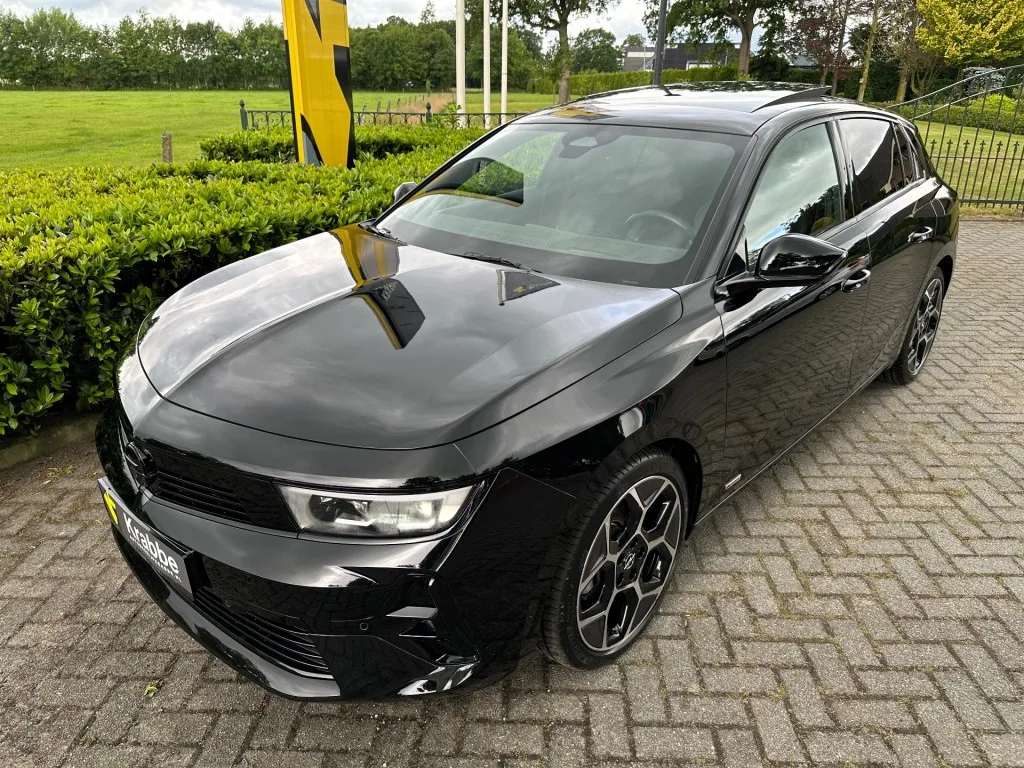 Opel Astra (2022) — foto 1