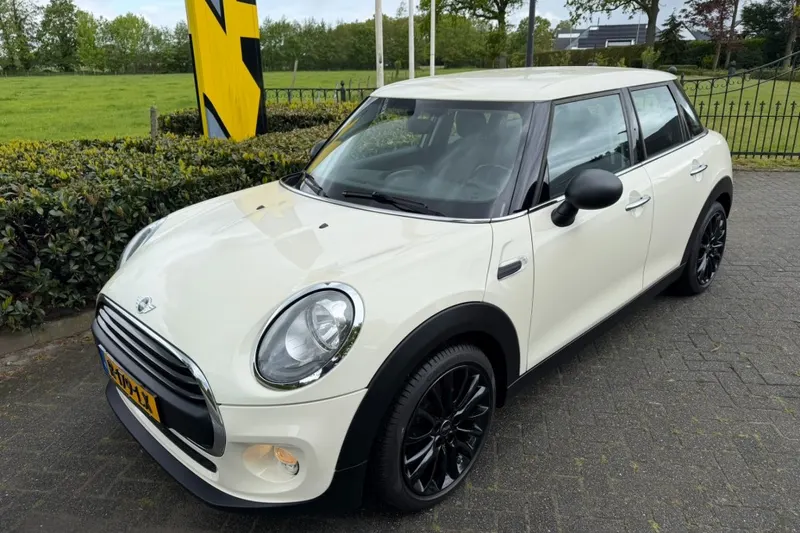 MINI One (2016)