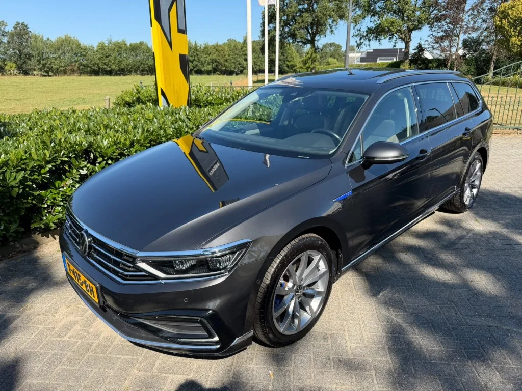 Volkswagen Passat (2020) — foto 1