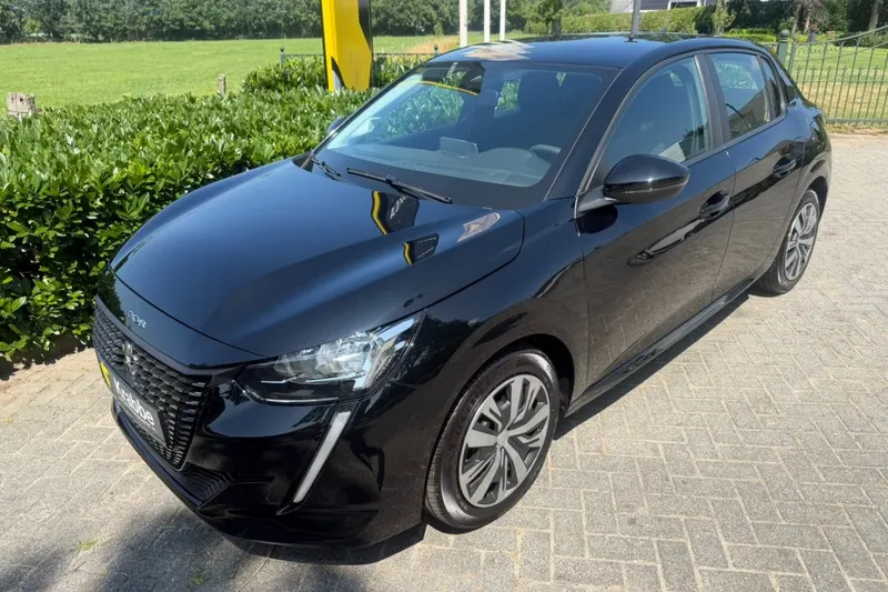 Peugeot 208 (2023)