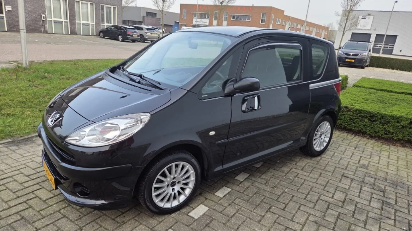 Peugeot 1007 (2005) — foto 1