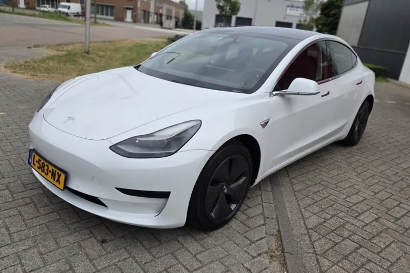Tesla Model 3 (2020)