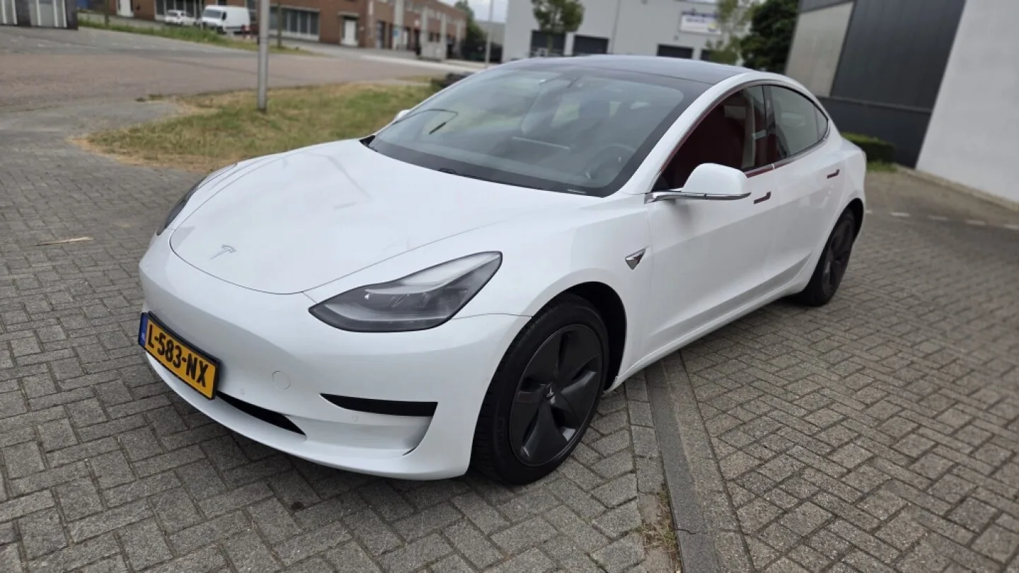 Tesla Model 3 (2020) — foto 1