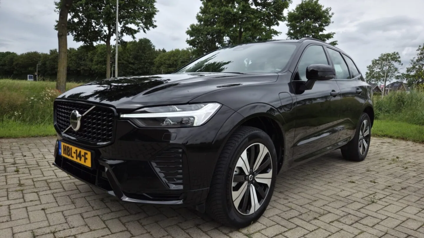 Volvo XC60 (2023) — foto 1