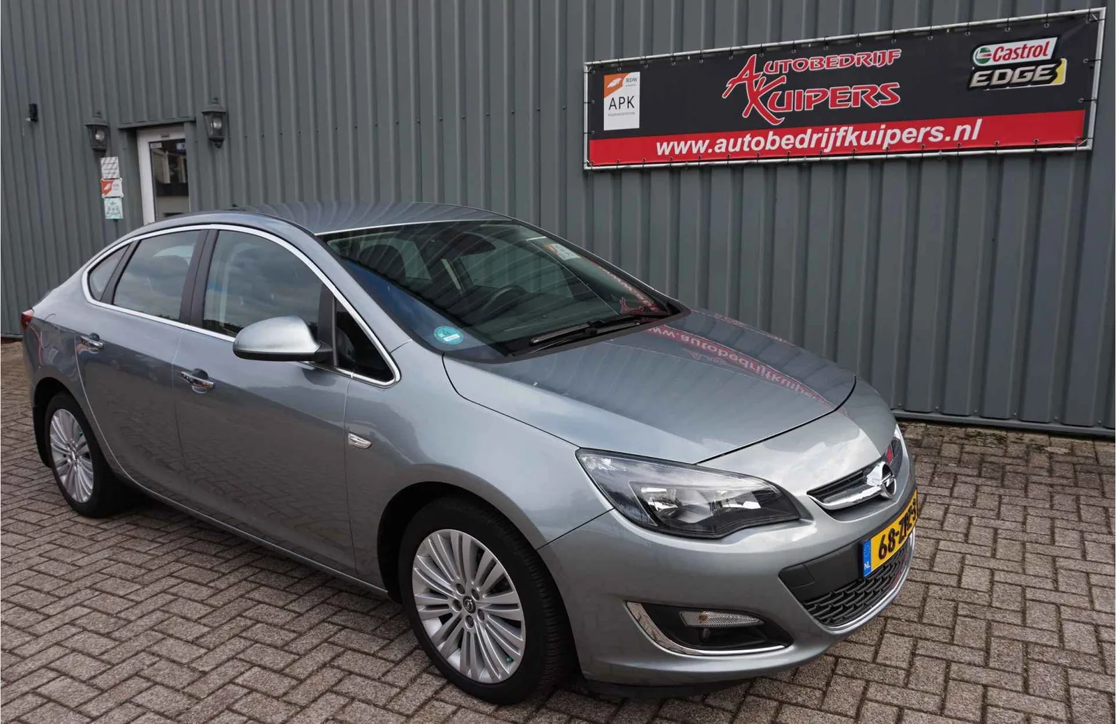 Opel Astra (2013) — foto 1
