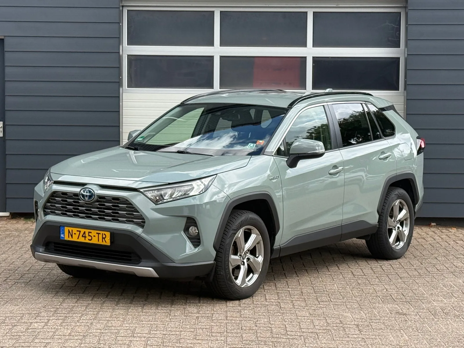 Toyota RAV4 (2022) — foto 1