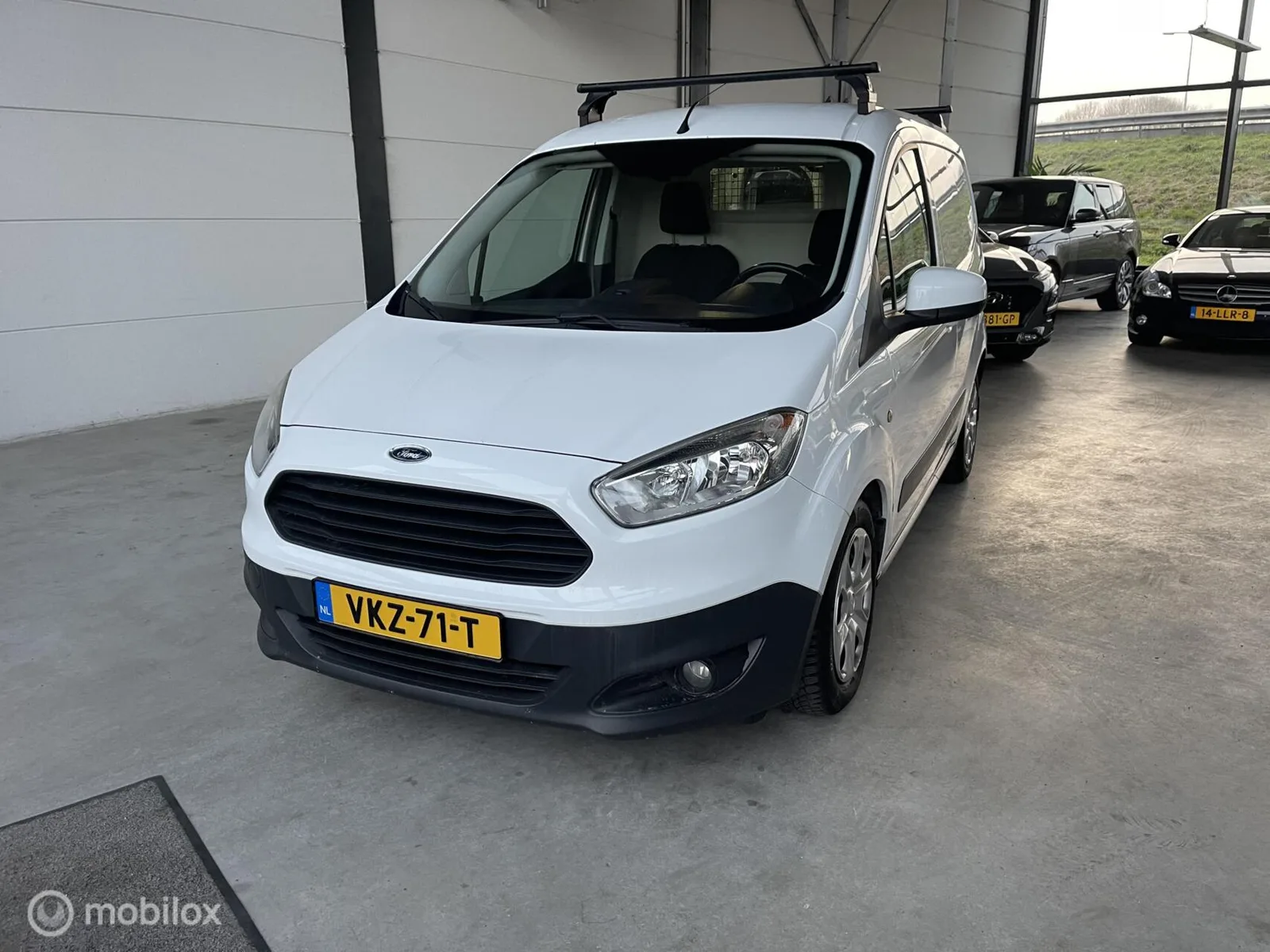 Ford Transit Courier (2016) — foto 1