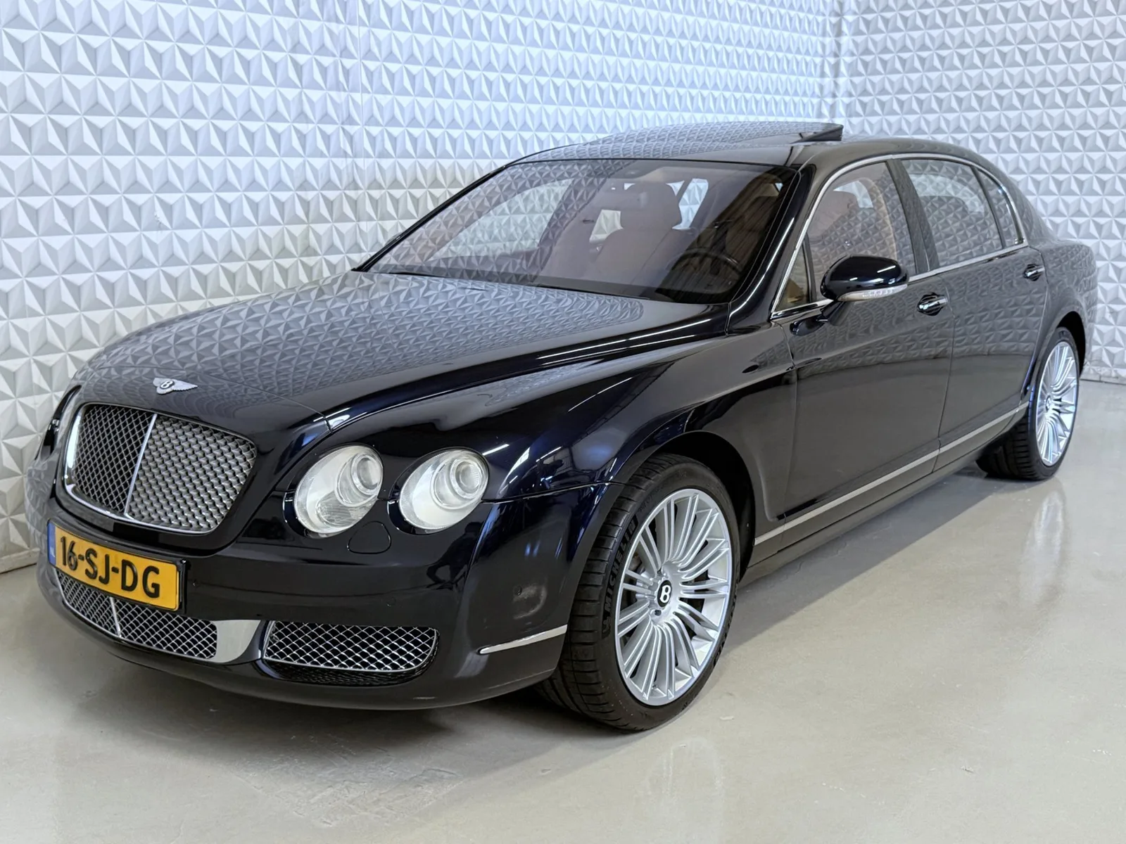 Bentley Continental Flying Spur (2006) — foto 1