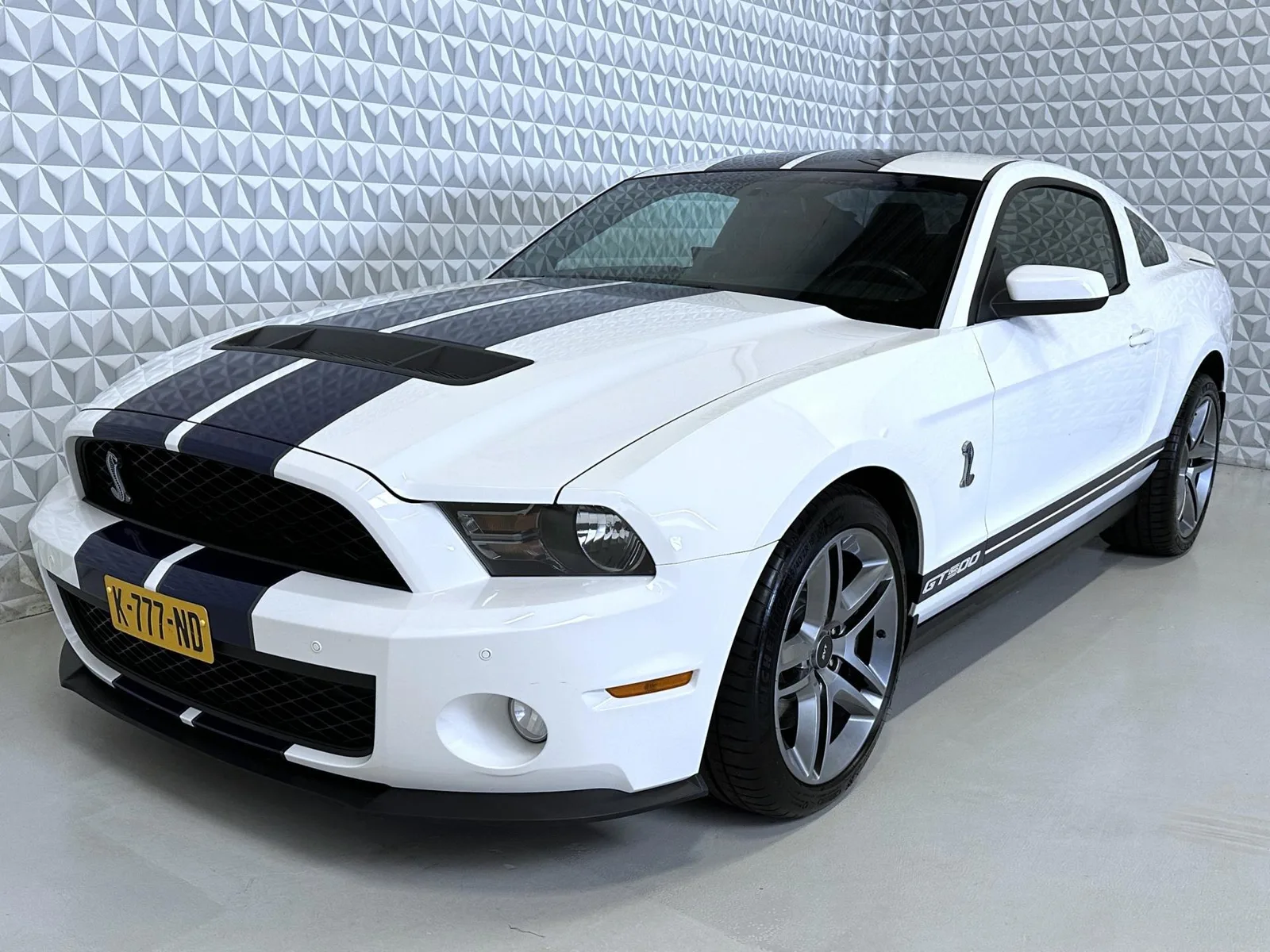 Ford Mustang (2010) — foto 1