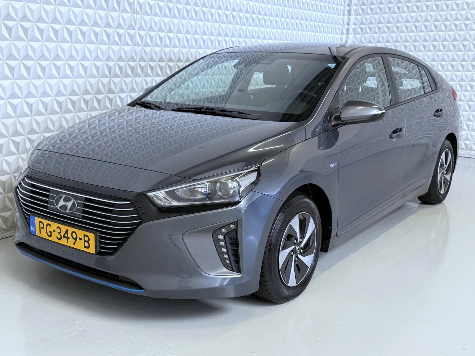 Hyundai Ioniq (2017) — foto 1