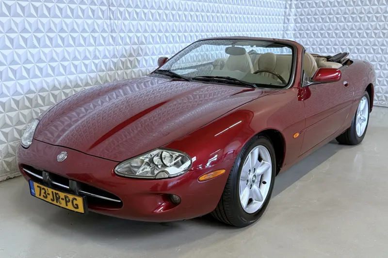 Jaguar XK8 (1999)