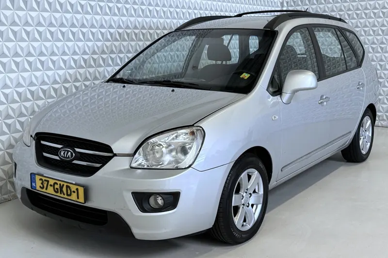 Kia Carens (2008)