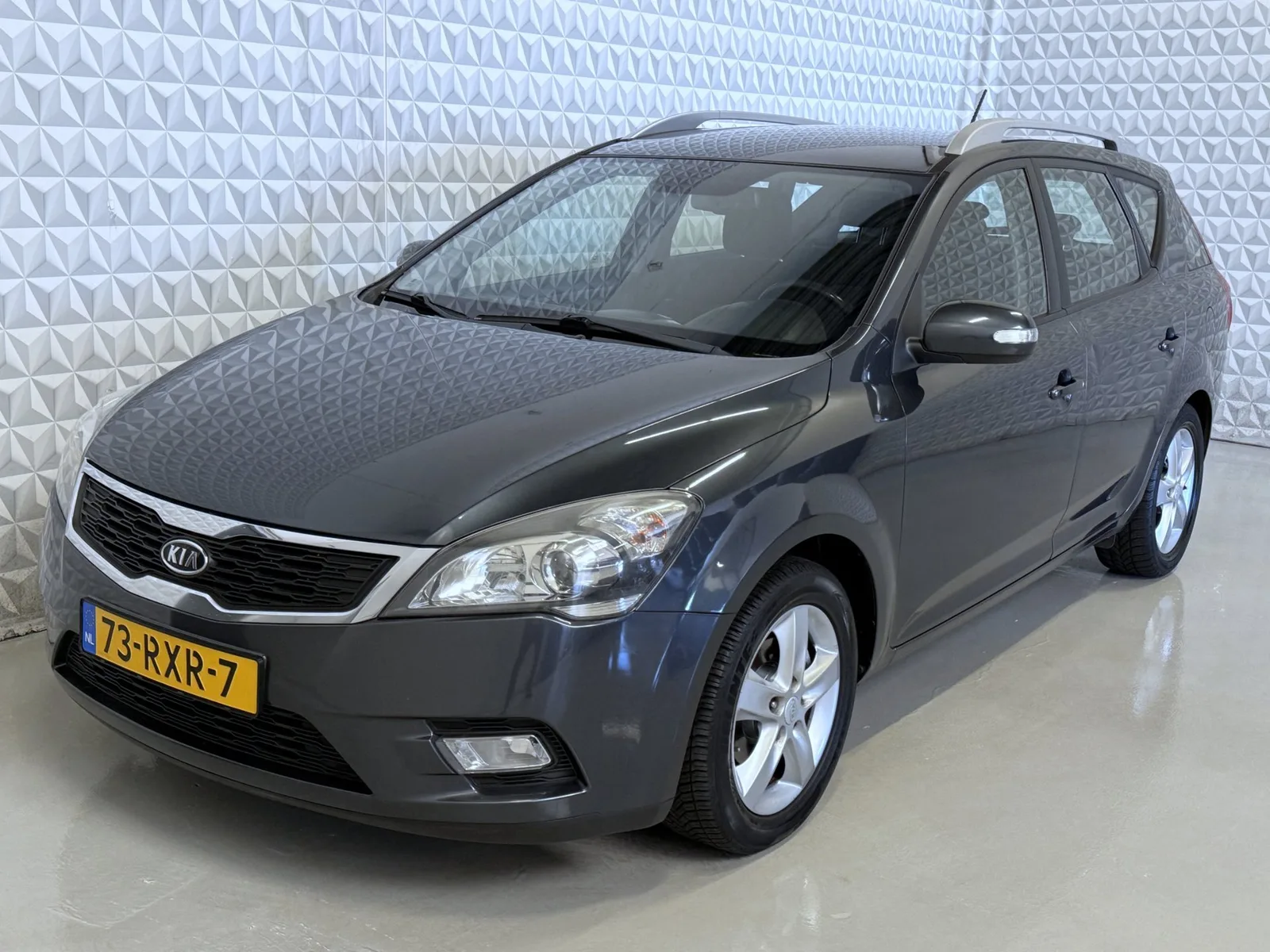 Kia Cee'd (2011) — foto 1