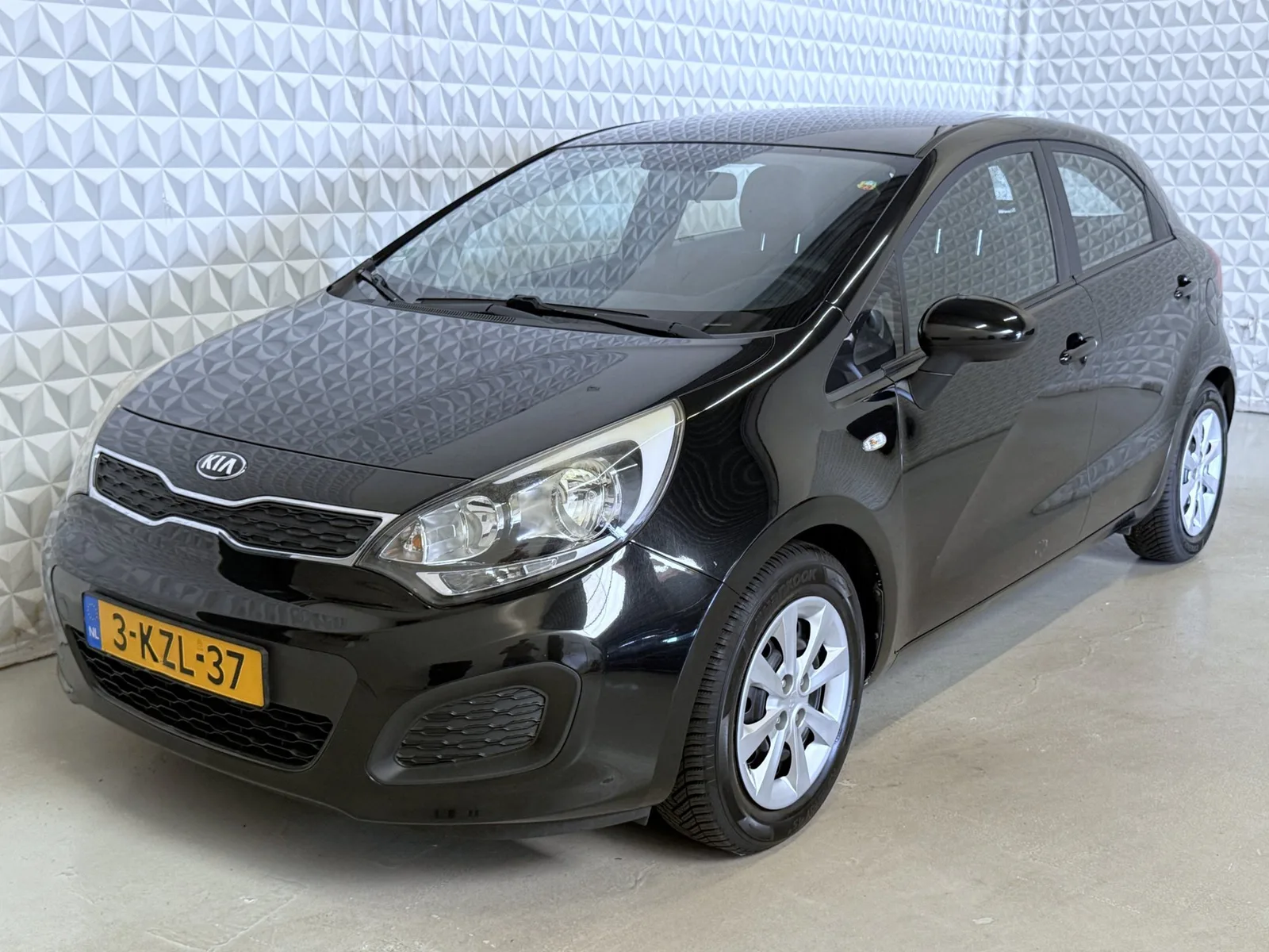 Kia Rio (2013) — foto 1
