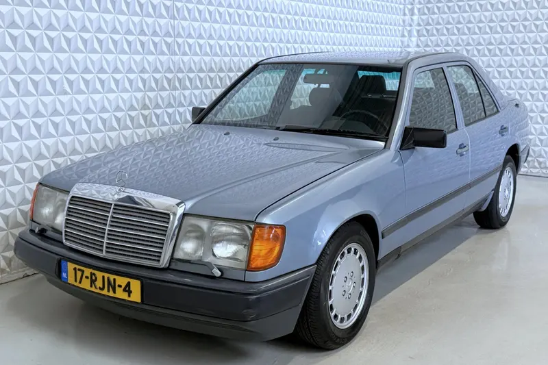 Mercedes-Benz 200-500 (1986)
