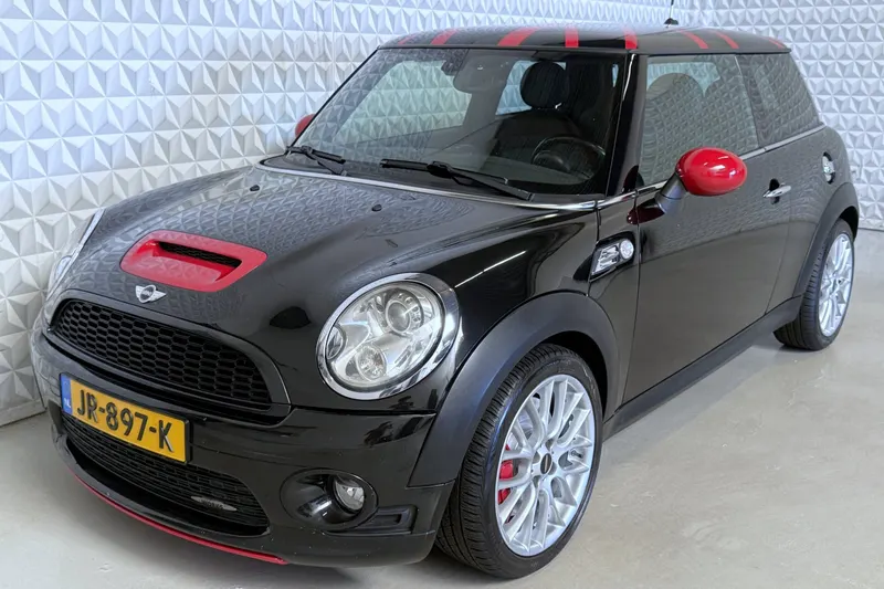 MINI John Cooper Works (2010)