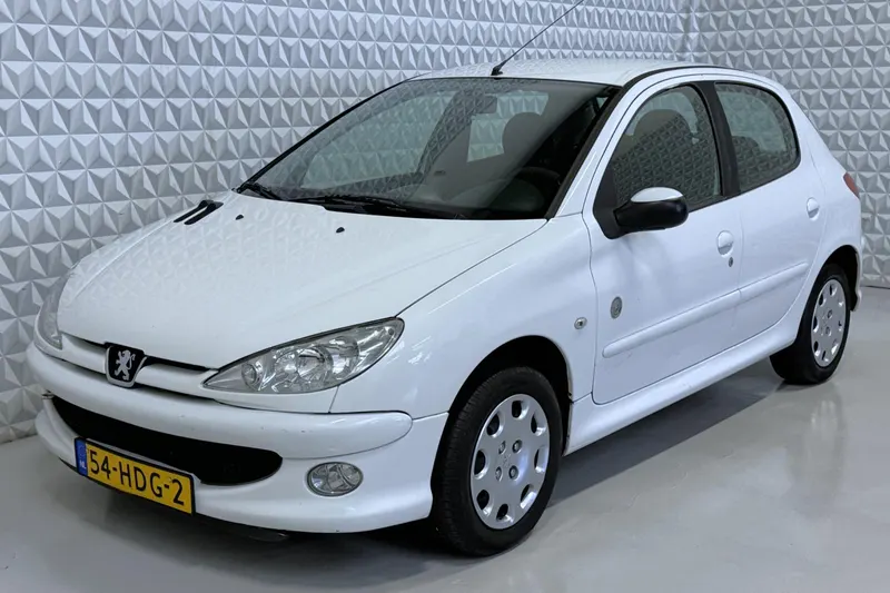 Peugeot 206 (2008)